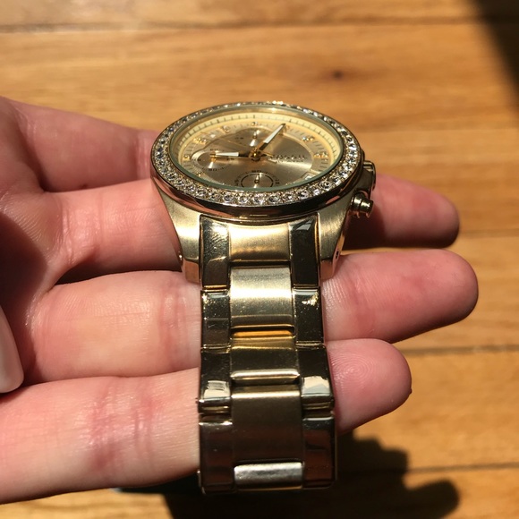 Gold Fossil watch - Picture 4 of 5